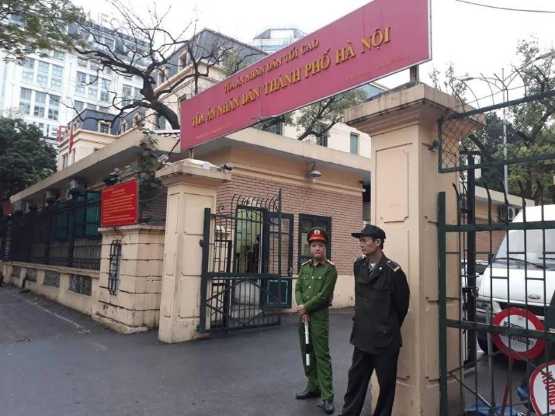 Vụ ông Đinh La Thăng: Báo chí khó khăn khi tác nghiệp ảnh 1