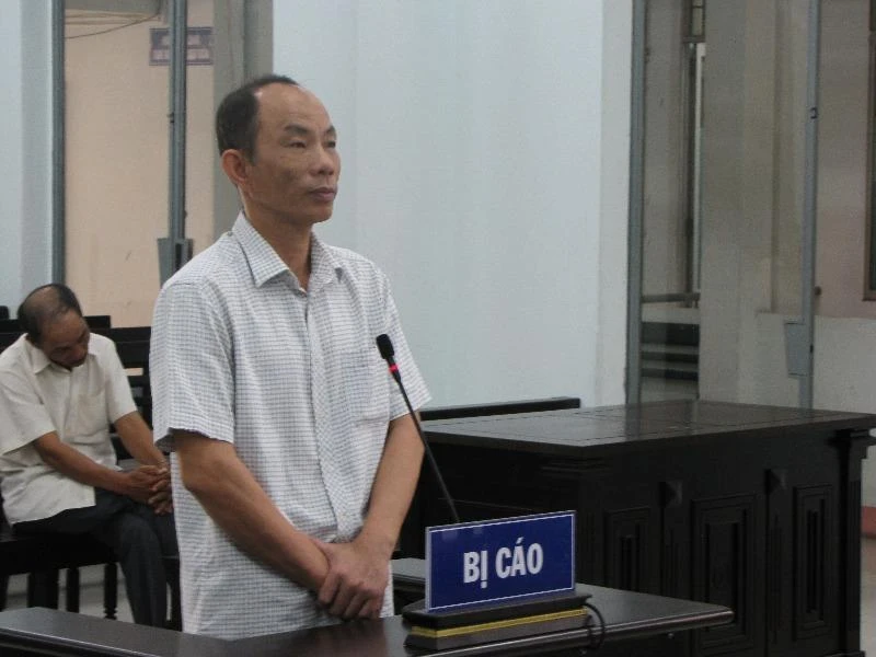 Cựu công an ‘ăn chặn’ kỳ nam lãnh án 10 năm tù ảnh 1