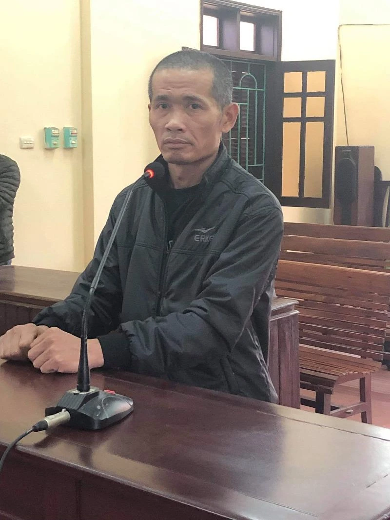 Mua pháo về chơi tết, một tài xế xe khách đi tù ảnh 1