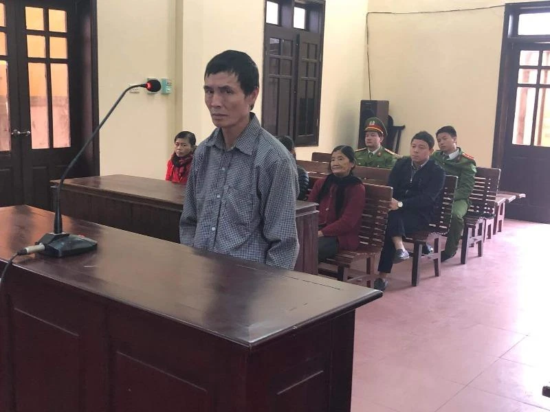 Đánh gãy hai tay cụ ông hàng xóm vì đi qua... làm chó sủa ảnh 1