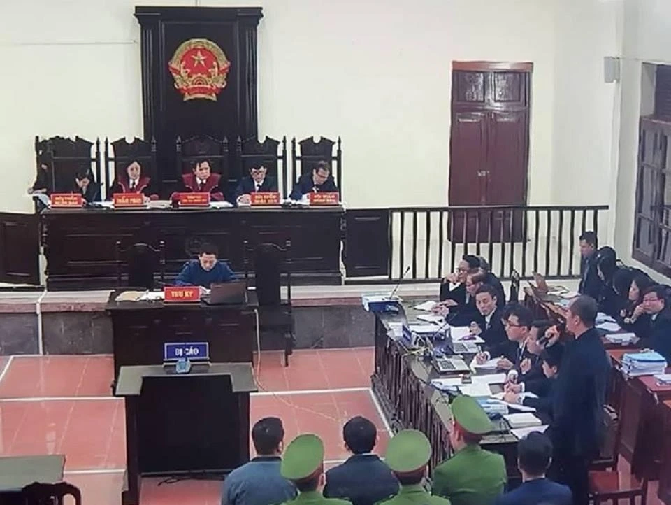 Vụ BS Lương: Tòa bác chứng cứ đầu độc, VKS đề nghị xử luật sư ảnh 1