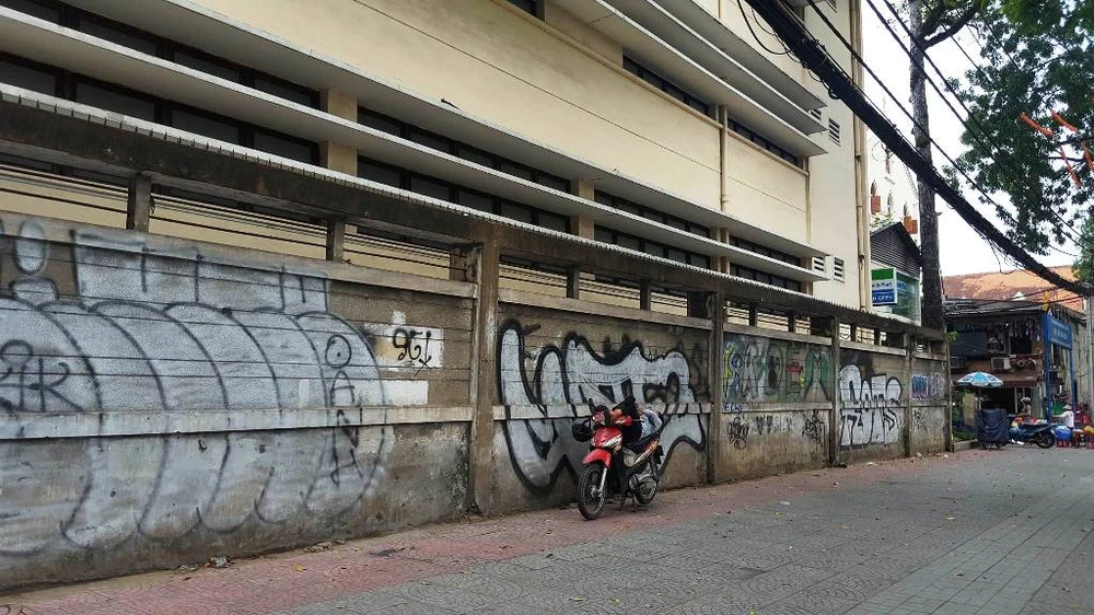 Vẽ graffiti: Nghệ thuật gì mà vô văn hóa thế này! ảnh 14