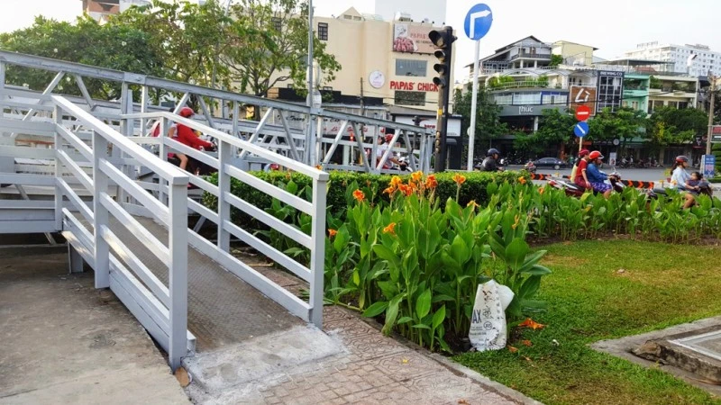 Đường bộ hành, nối đôi bờ vui ảnh 2