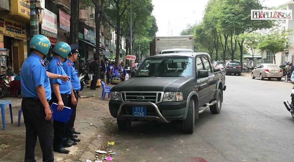 TP.HCM ra quân xử lý nạn xe dù, bến cóc ảnh 1