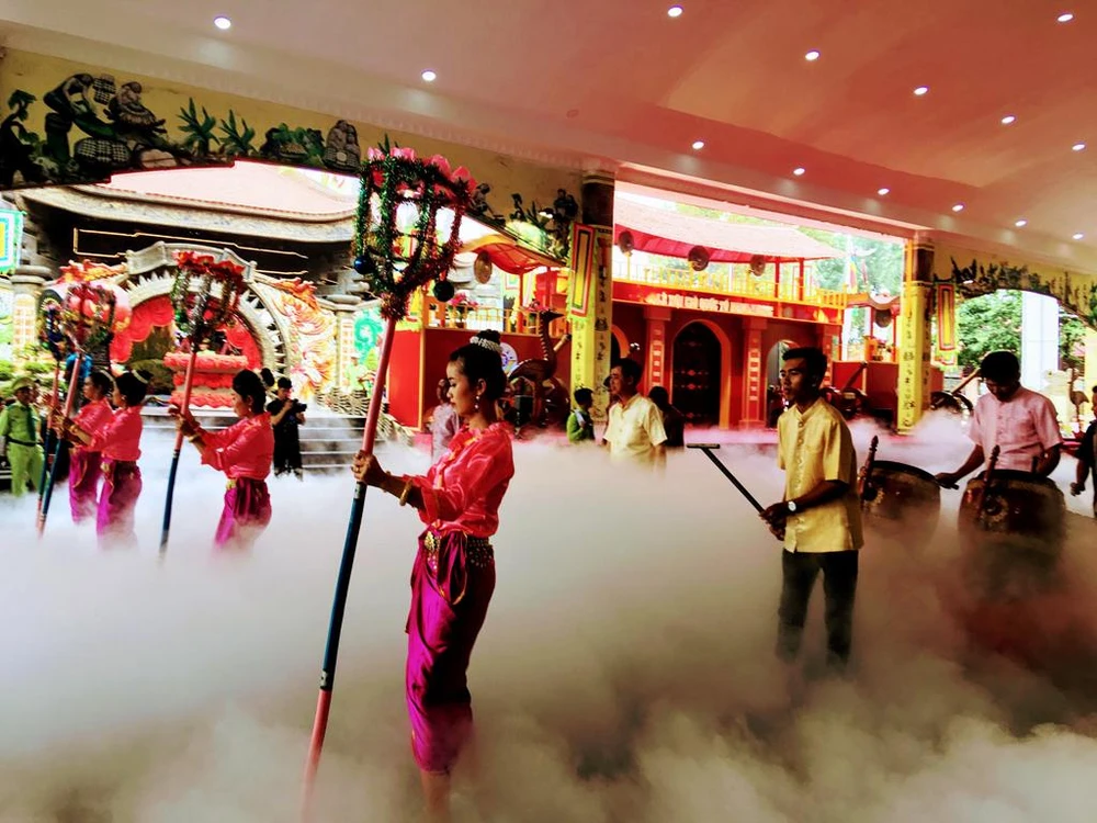 54 dân tộc anh em dâng lễ vật ngày Quốc giỗ ảnh 8