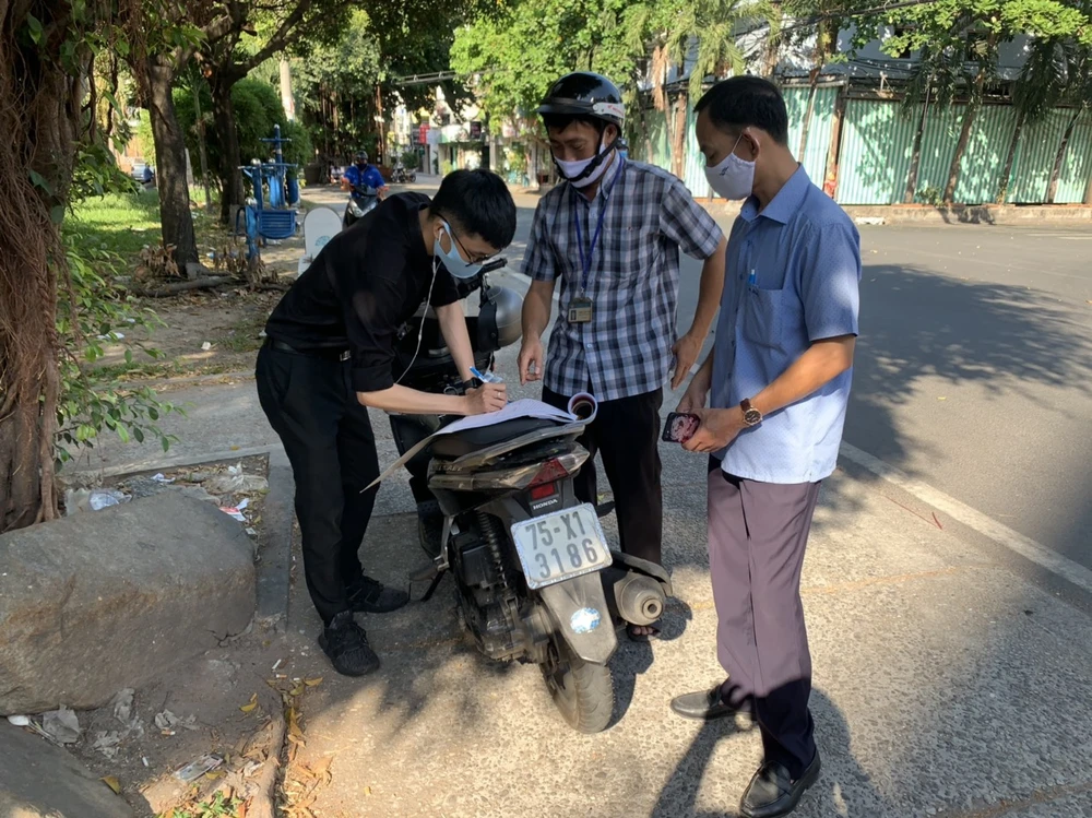 KHONG-deo-khau-trang-4