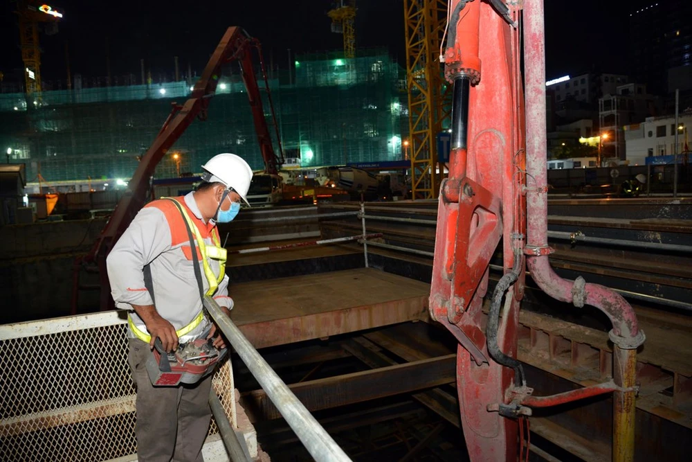 METRO-THI-CONG-XUYEN-DEM-2