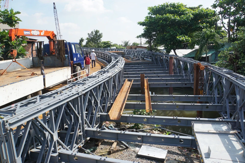 cau-sat-an-phu-dong-2