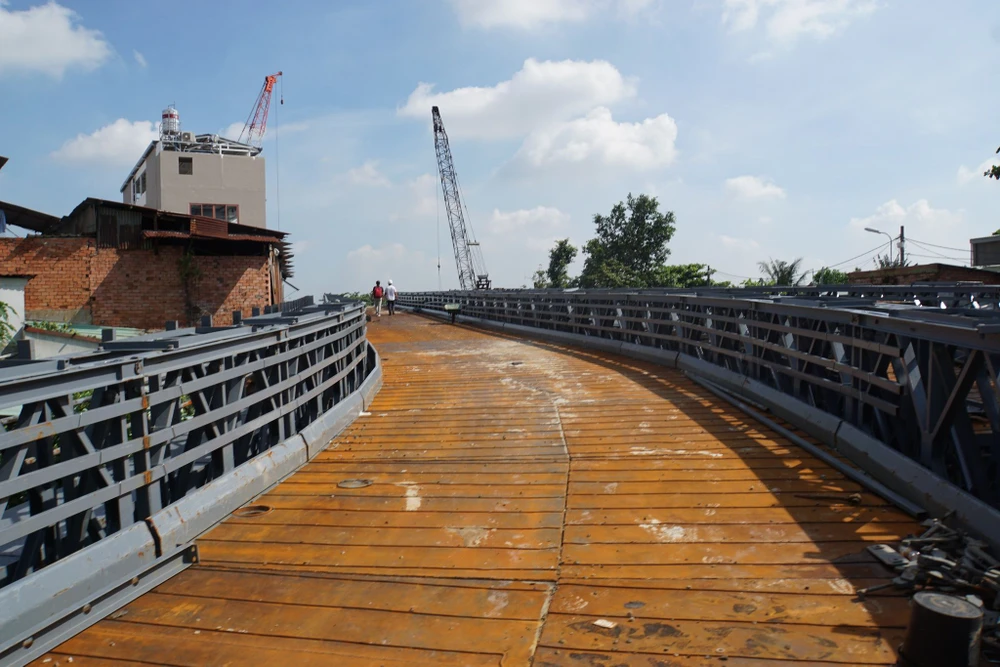 cau-sat-an-phu-dong-3