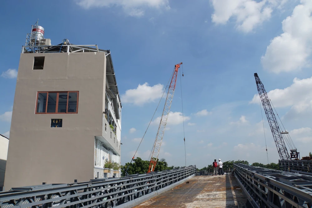 cau-sat-an-phu-dong-4