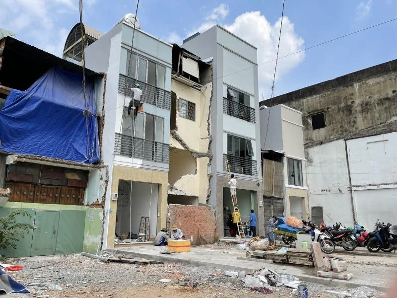 tuyến metro số 2 đang triển khai thi công di dời hạ tầng kỹ thuật.