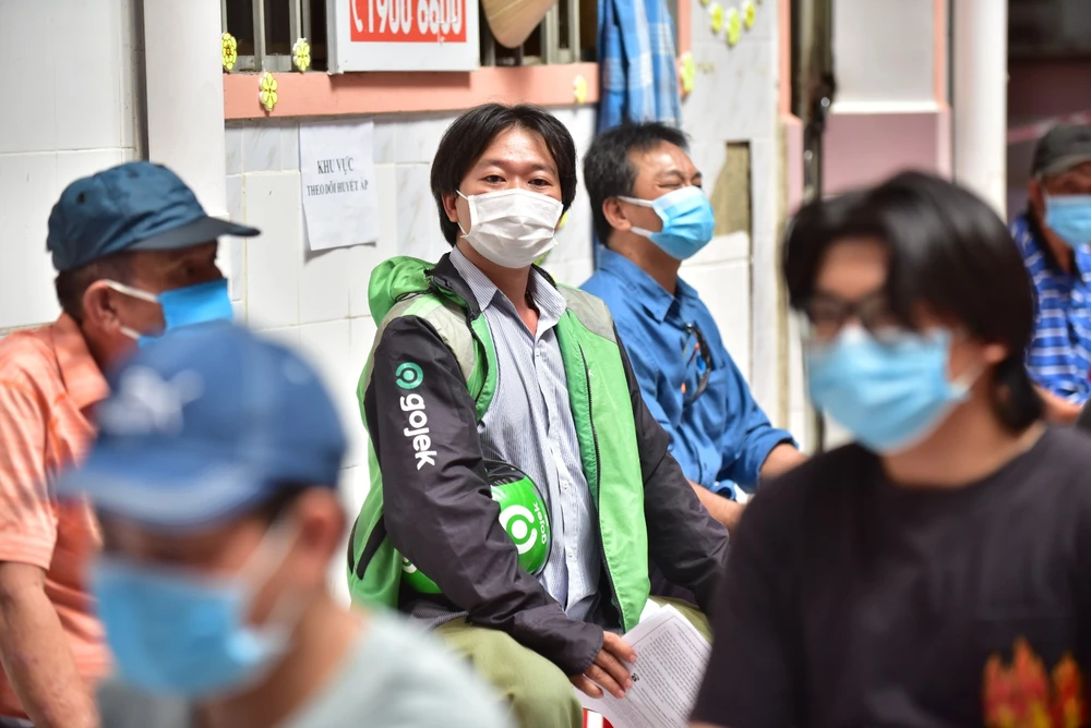 Hôm nay, TP.HCM đồng loạt tiêm vaccine cho shipper ảnh 1