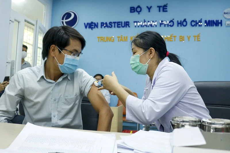 Có giấy đi tiêm vaccine, đang ở Bình Dương có được về TP.HCM để tiêm? ảnh 1 Có giấy đi tiêm vaccine, đang ở Bình Dương có được về TP.HCM để tiêm? ảnh 1
