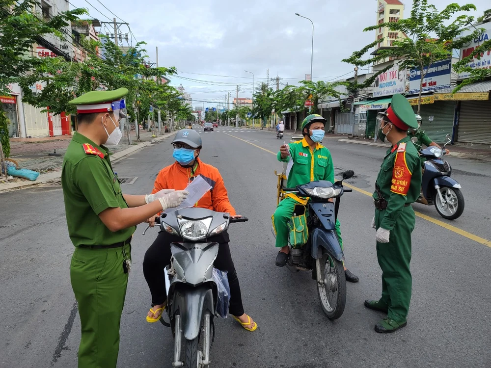 TP.HCM: Linh hoạt thông chốt cho người chưa kịp làm giấy đi đường mẫu mới ảnh 5