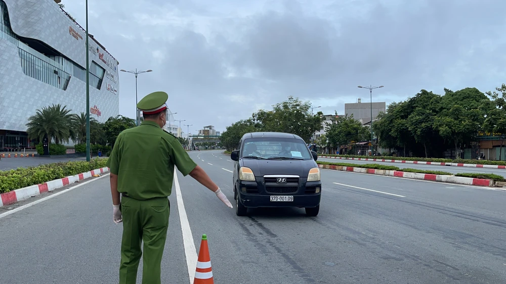 TP.HCM: Linh hoạt thông chốt cho người chưa kịp làm giấy đi đường mẫu mới ảnh 10