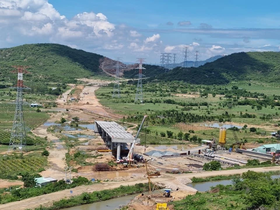 Các nhà thầu cao tốc Bắc - Nam kiến nghị Chính phủ sớm có giải pháp hỗ trợ doanh nghiệp, nhà thầu. Ảnh: ĐT.