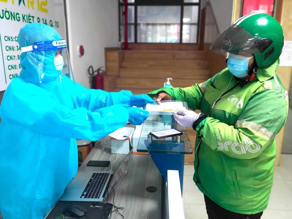 Shipper tiếp tục xét nghiệm định kỳ theo hướng dẫn của ngành y tế ảnh 1