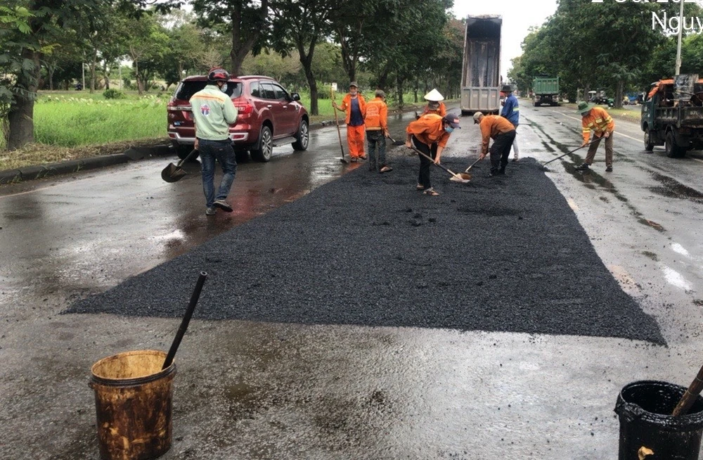 Chủ đầu tư nói về việc đường Nguyễn Văn Linh liên tục xuống cấp ảnh 1