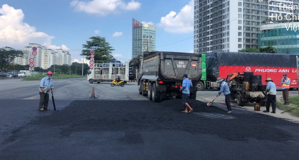 Chủ đầu tư nói về việc đường Nguyễn Văn Linh liên tục xuống cấp ảnh 2