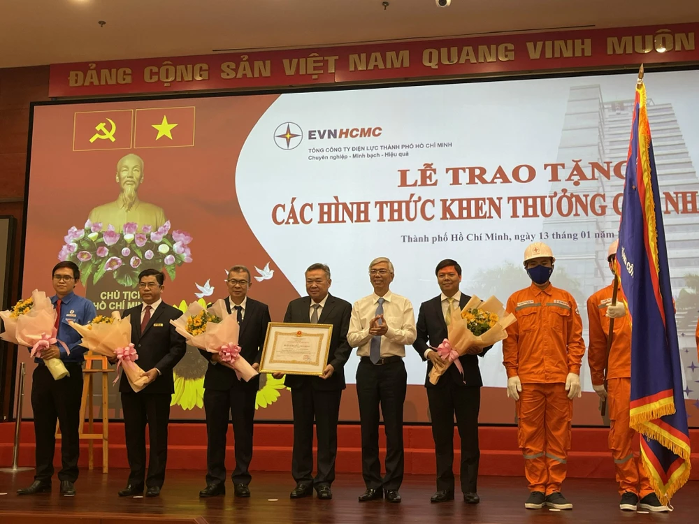 Phấn đấu đưa EVNHCMC sớm trở thành doanh nghiệp công nghệ số ảnh 3