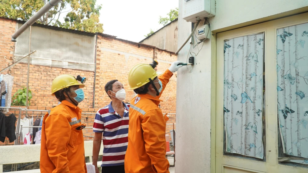 Số lần mất điện trung bình của một khách hàng giảm mạnh. Ảnh: TN.