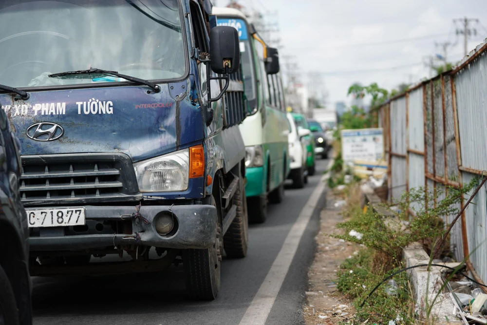 Khu vực này cũng thường xuyên ùn ứ. Ảnh: ĐT.