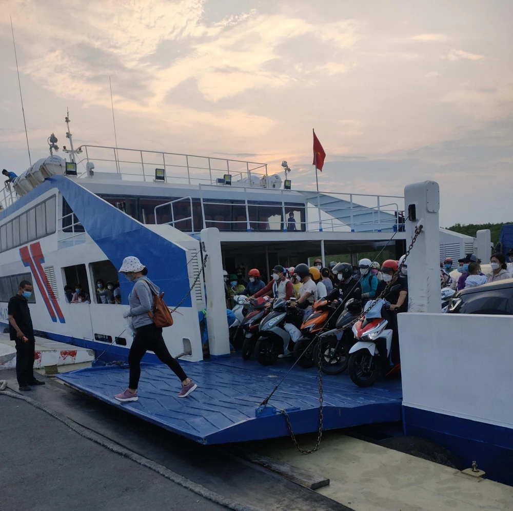 Lượng khách đi qua Phà biển Cần Giờ - Vũng Tàu cũng rất cao. Ảnh: ĐT.