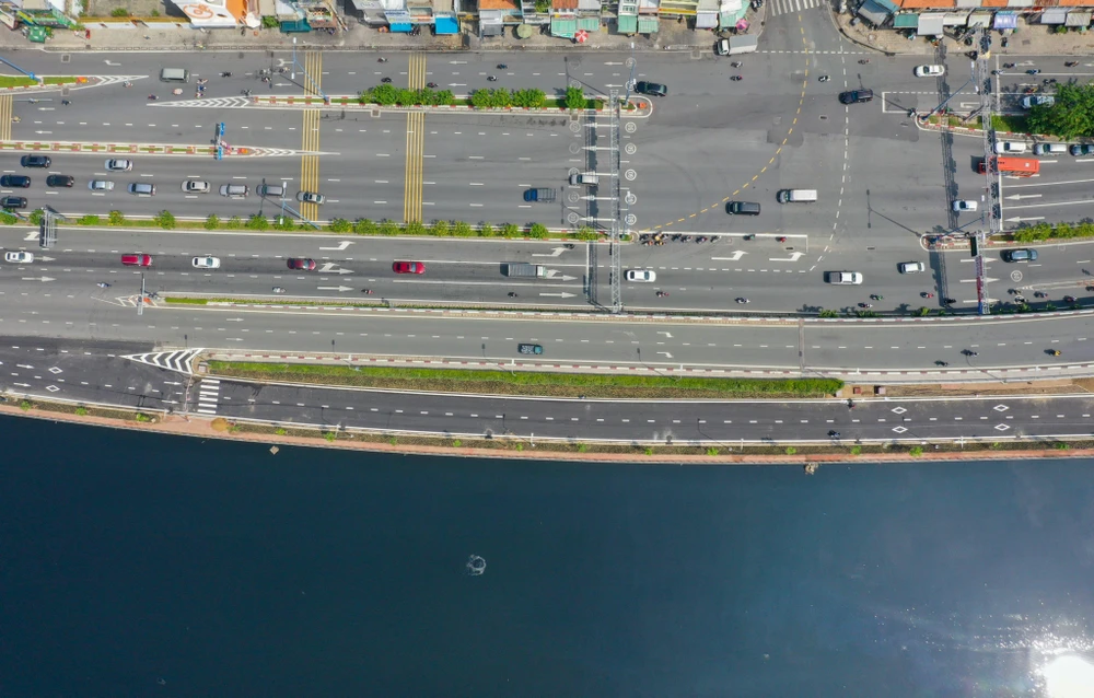 Người dân đi lại thuận tiện hơn. Ảnh: ĐT. Người dân đi lại thuận tiện hơn. Ảnh: ĐT.