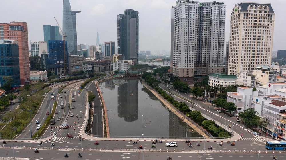 Sở GTVT TP.HCM thông báo việc tổ chức lưu thông trên đường song hành Võ Văn Kiệt. Ảnh: ĐT. Sở GTVT TP.HCM thông báo việc tổ chức lưu thông trên đường song hành Võ Văn Kiệt. Ảnh: ĐT.