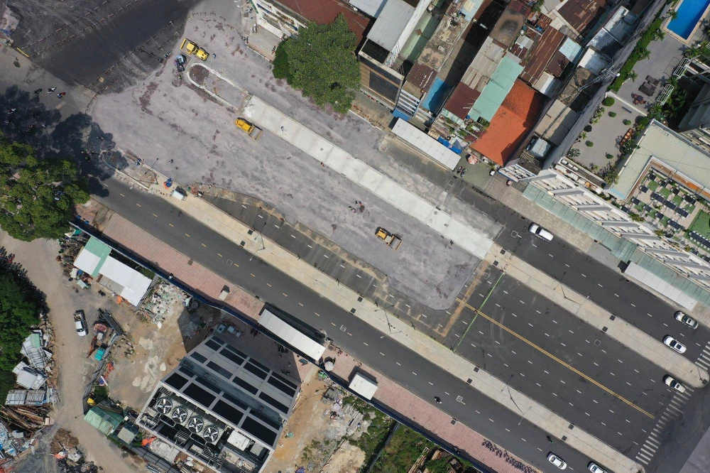 Người dân vui mừng khi nhận được mặt bằng. Ảnh: ĐT.