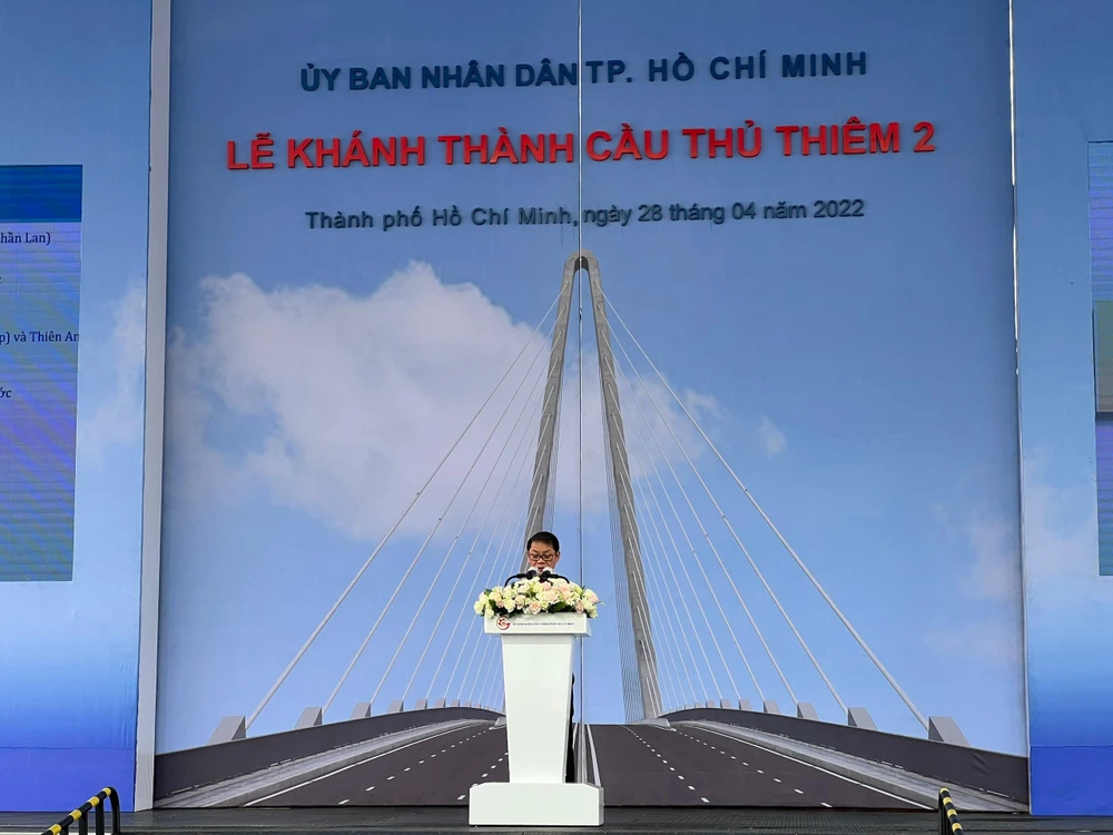 Ông Trần Bá Dương, Chủ tịch HĐQT Công ty CP Ô tô Trường Hải (Thaco), Chủ tịch HĐQT Công ty CP Đại Quang Minh phát biểu tại buổi lễ. Ảnh: ĐT.