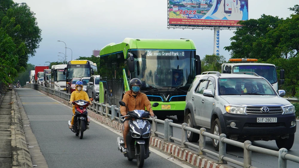 Cao tốc TP.HCM - Long Thành - Dầu Giây hướng về nút giao An Phú. Cao tốc TP.HCM - Long Thành - Dầu Giây hướng về nút giao An Phú.