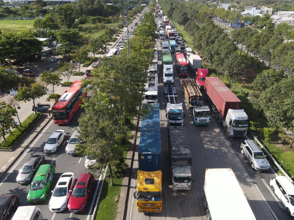 Giao thông trên đường Mai Chí Thọ, TP Thủ Đức. Giao thông trên đường Mai Chí Thọ, TP Thủ Đức.