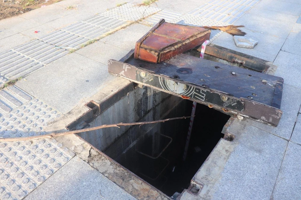 UBND phường Thủ Thiêm đã nắm được thông tin và yêu cầu chủ đầu tư thay thế. Ảnh: ĐT.