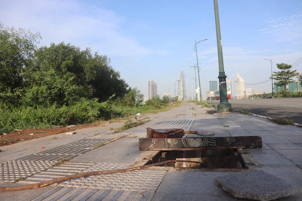 Hơn 10 hố ga bị mất. Ảnh: ĐT.