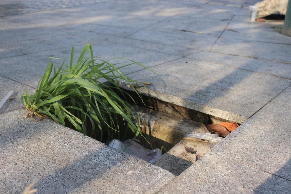 Sau nắp chắn rác, đến lượt nắp hố ga gần cầu Thủ Thiêm 2 bị trộm ảnh 4