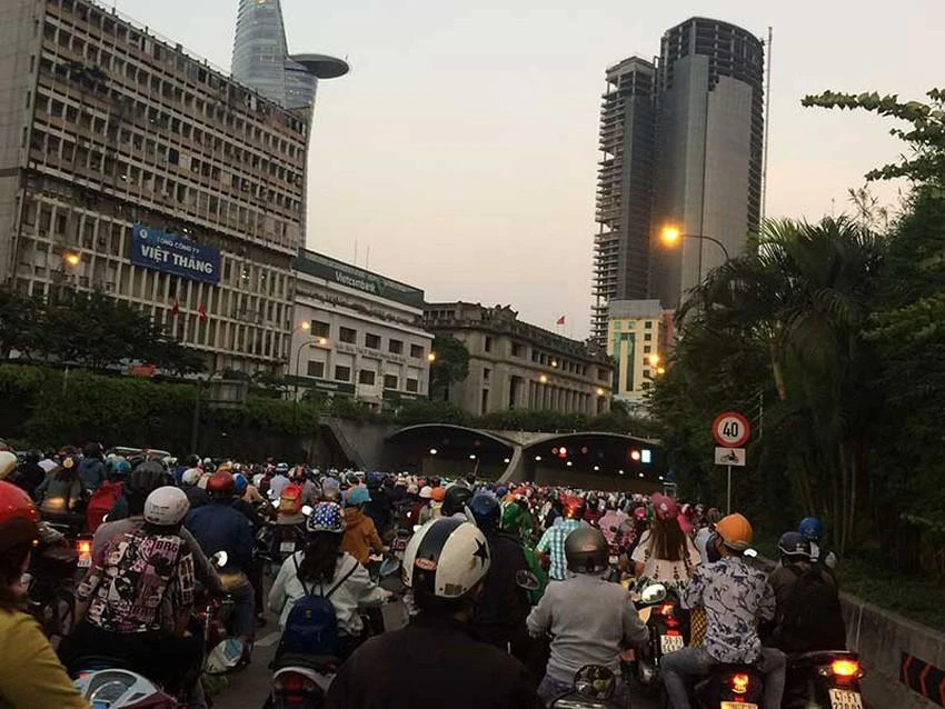 Khu vực hầm sông Sài Gòn đã ùn ứ (năm 2017) và buộc phải điều chỉnh giao thông trong quá trình chờ xây dựng cầu Thủ Thiêm 2. Ảnh: ĐT. Khu vực hầm sông Sài Gòn đã ùn ứ (năm 2017) và buộc phải điều chỉnh giao thông trong quá trình chờ xây dựng cầu Thủ Thiêm 2. Ảnh: ĐT.