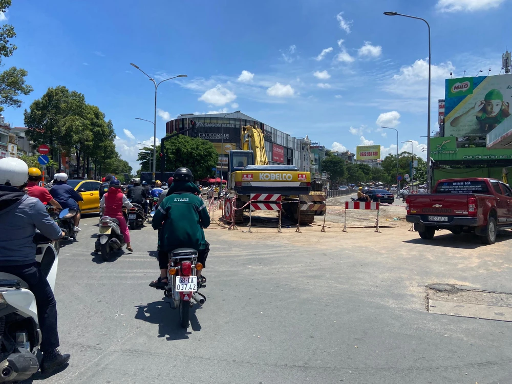 Công ty TNHH MTV Thoát nước đô thị TP.HCM đã khắc phục ngay sự cố để đảm bảo an toàn giao thông. Ảnh: ĐT.