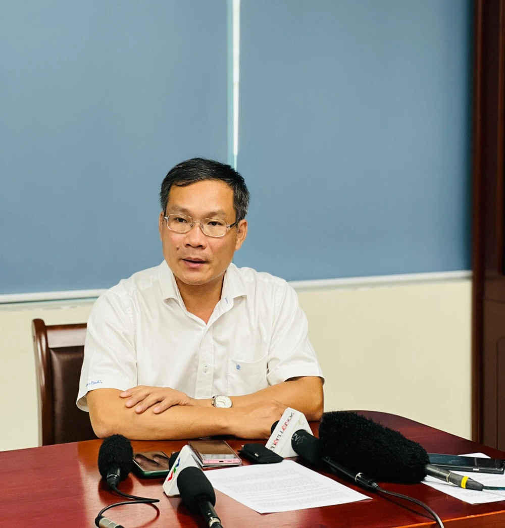 Ông Bùi Trung Kiên, Phó Tổng Giám đốc Tổng công ty Điện lực TP.HCM trả lời phỏng vấn Báo Pháp Luật TP.HCM. Ảnh: ĐT.