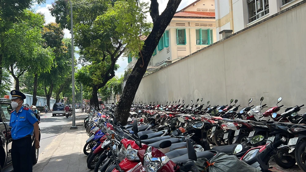 Bãi giữ xe ở Bệnh viện Mắt TP.HCM được cấp phép sử dụng vào năm 2020.