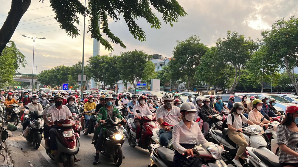 Tình trạng kẹt xe này thường xuyên xảy ra. Ảnh: ĐT. Tình trạng kẹt xe này thường xuyên xảy ra. Ảnh: ĐT.