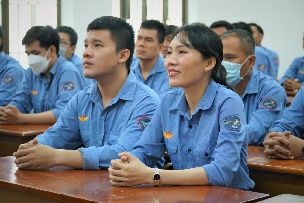 Chị Phạm Thu Thảo, học viên lớp lái tàu tuyến metro số 1. Ảnh: BẢO PHƯƠNG.