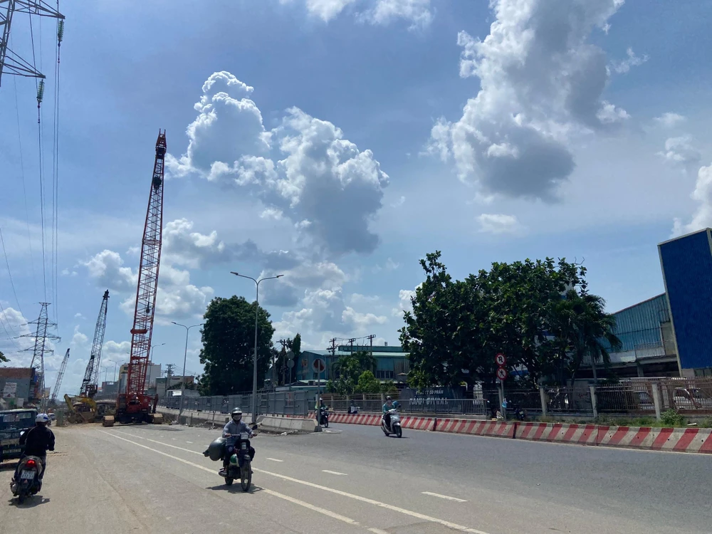 Sở GTVT TP.HCM thông báo thay đổi lộ trình lưu thông khu vực cầu Bưng. Ảnh: TN.