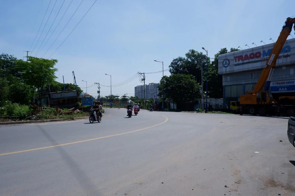 Hiện nay, lưu lượng di chuyển qua dạ cầu Rạch Chiếc đã ổn định do người dân nắm được lộ trình lưu thông. Ảnh: ĐT.