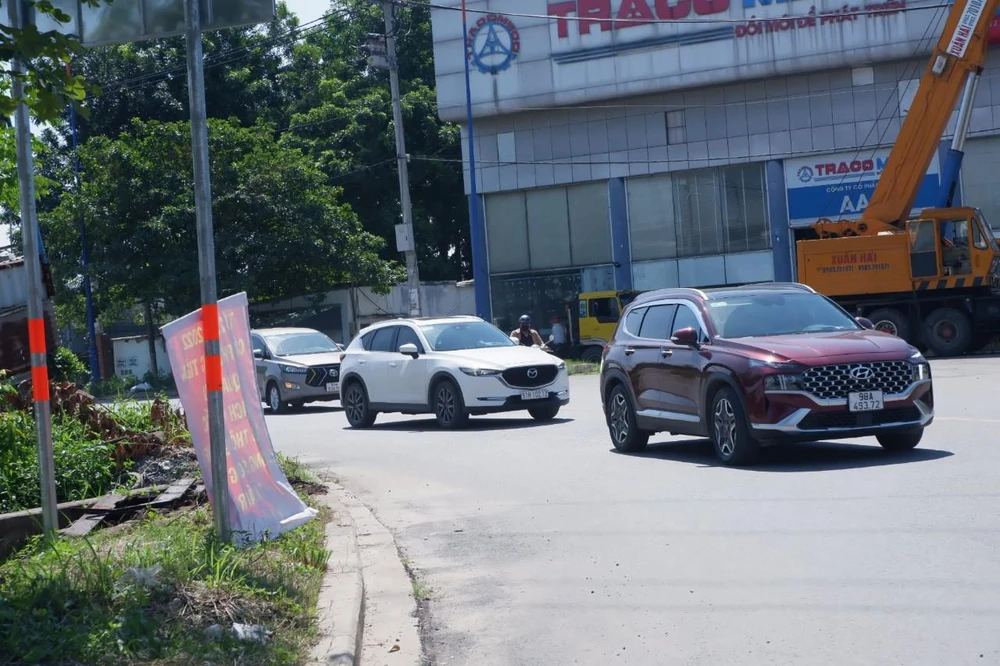 Số lượng đi ngược chiều đã giảm hẳn - ô tô đi đúng làn đường cho phép. Ảnh: ĐT.