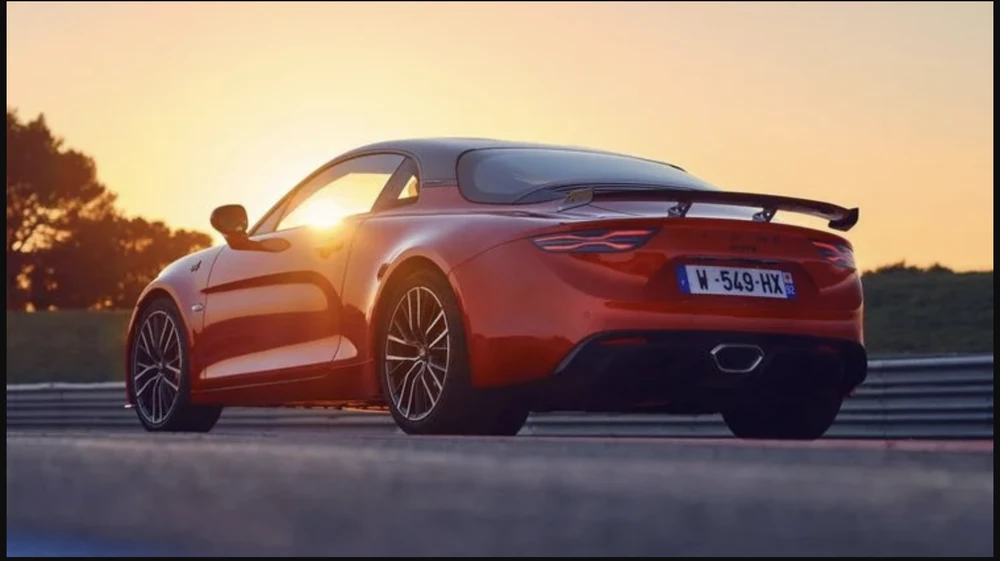 Trên thị trường với giá tương đương 57.000 USD. Ảnh: Theo Hotcars.