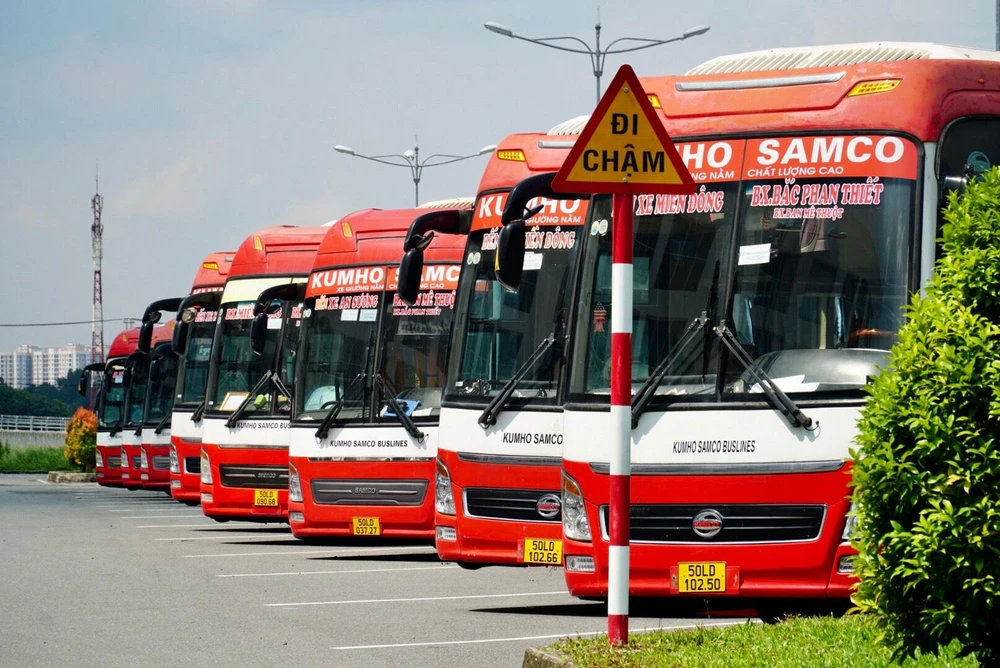 Vắng bóng hành khách, các hãng hoạt động đìu hiu. Ảnh: BẢO PHƯƠNG.