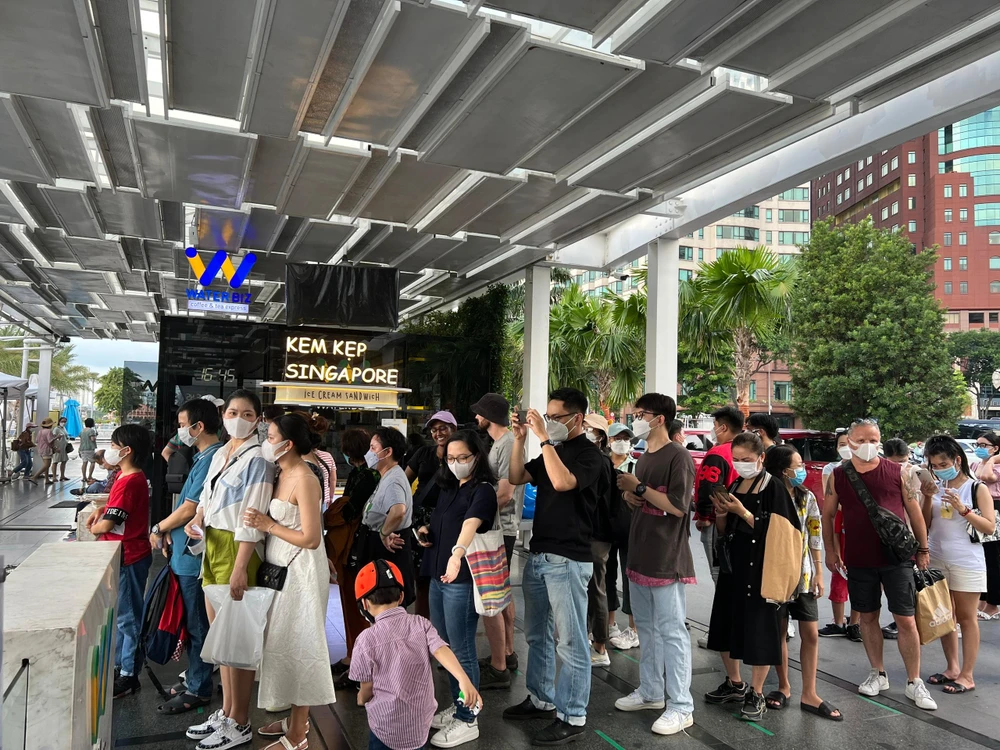 Tuyến buýt sông ngày càng đông khách. Ảnh: ĐT. Tuyến buýt sông ngày càng đông khách. Ảnh: ĐT.