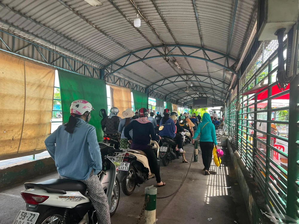 Phà Cát Lái, Bình Khánh là một trong những phà có lượng di chuyển rất lớn.