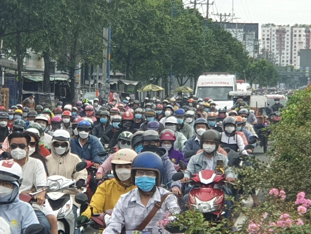 Tình trạng kẹt xe kéo dài. Ảnh: KT. Tình trạng kẹt xe kéo dài. Ảnh: KT.